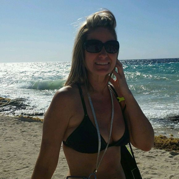 Meet your Posher, Liz - Picture 1 of 1